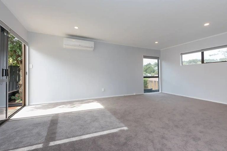 Photo of property in 1/10 Aronia Way, Goodwood Heights, Auckland, 2105