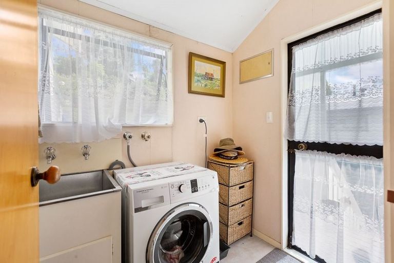 Photo of property in 28 Maori Hut Road, Red Beach, 0932