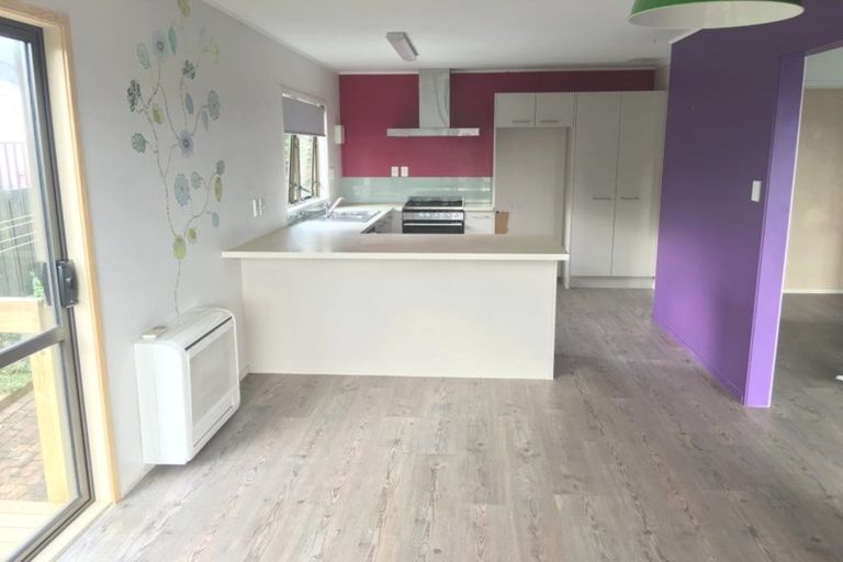 Photo of property in 2/2 Sunnynook Road, Sunnynook, Auckland, 0620