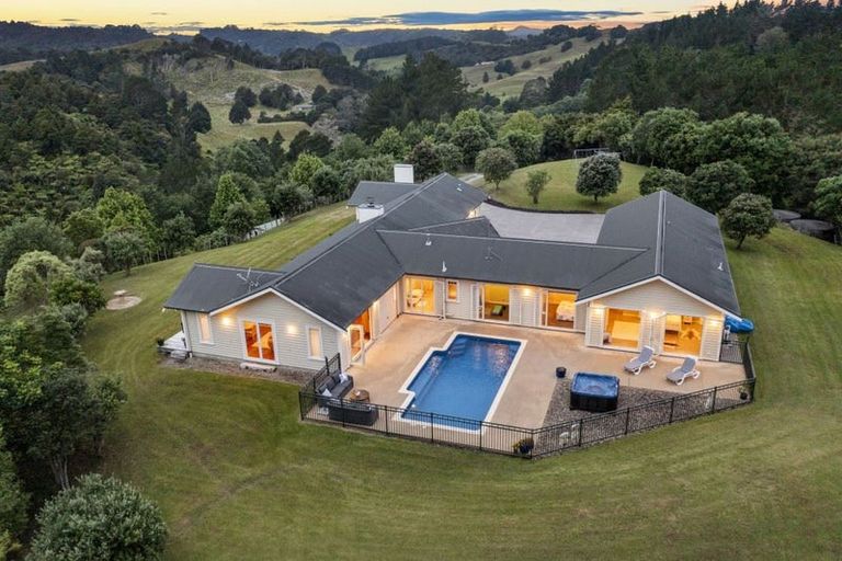 Photo of property in 551 Upper Waiwera Road, Puhoi, Silverdale, 0994