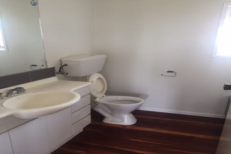 Photo of property in 2 Kingussie Place, Highland Park, Auckland, 2010