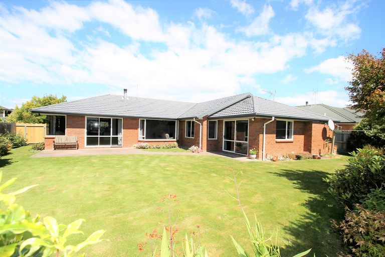 Photo of property in 17 Rowan Place, Mosgiel, 9024