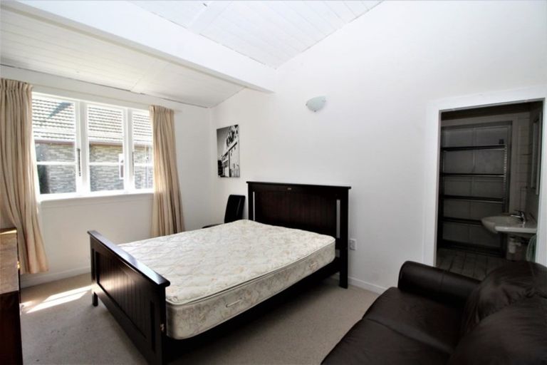 Photo of property in 50 Ross Street, Woodville, 4920