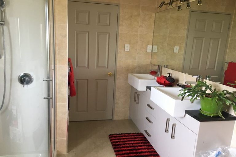 Photo of property in 40 Kestev Drive, Flat Bush, Auckland, 2016