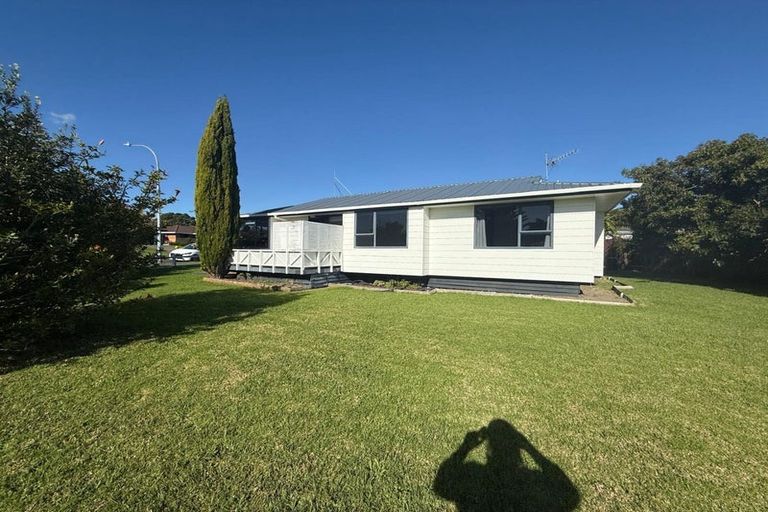 Photo of property in 2 Seaway Road, Clarks Beach, 2122