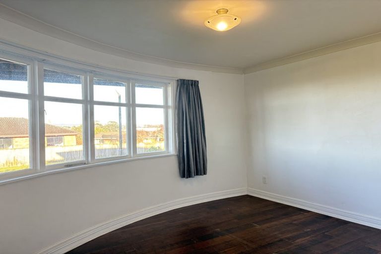 Photo of property in 1 Rubens Lane, West Harbour, Auckland, 0618