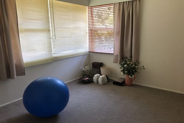 Photo of property in 71 Lynden Avenue, Hillcrest, Auckland, 0627