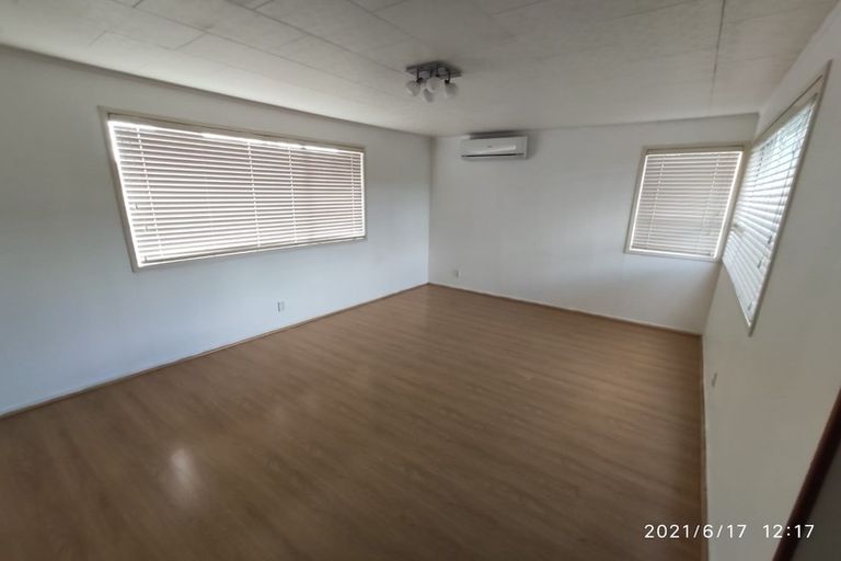 Photo of property in 19 Tomintoul Place, Highland Park, Auckland, 2010