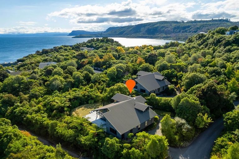 Photo of property in 8 Whakamoenga Point, Acacia Bay, Taupo, 3385