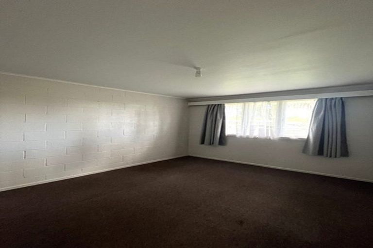 Photo of property in 60 Edmonton Road, Henderson, Auckland, 0612