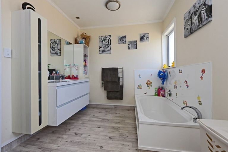 Photo of property in 20 Cortes Crescent, Flaxmere, Hastings, 4120