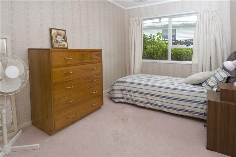 Photo of property in 2/1 Ribblesdale Road, Henderson, Auckland, 0612