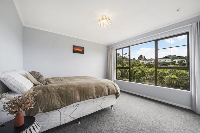 Photo of property in 17 Paddington Grove, Karori, Wellington, 6012