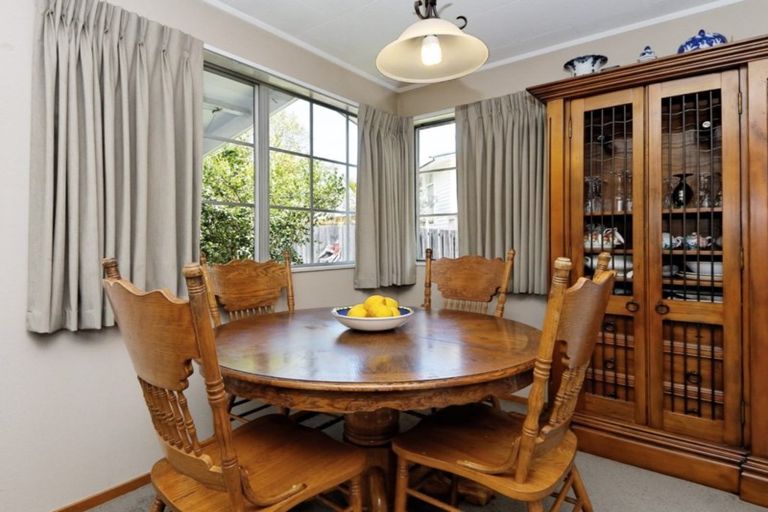 Photo of property in 1/95 Atkinson Road, Titirangi, Auckland, 0604