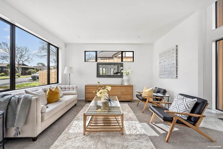 Photo of property in 20a Parramatta Place, Botany Downs, Auckland, 2010