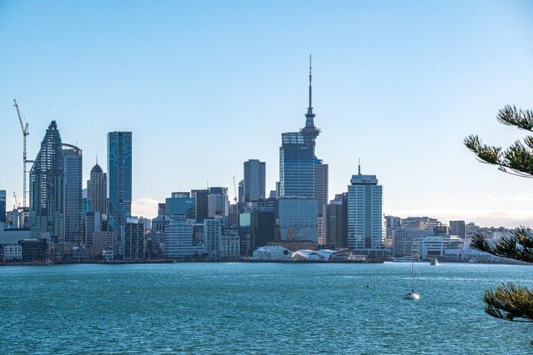 Photo of property in 5 Stanley Point Road, Stanley Point, Auckland, 0624