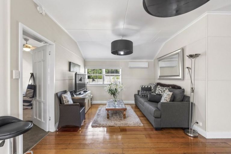 Photo of property in 30 Ladies Mile, Manly, Whangaparaoa, 0930