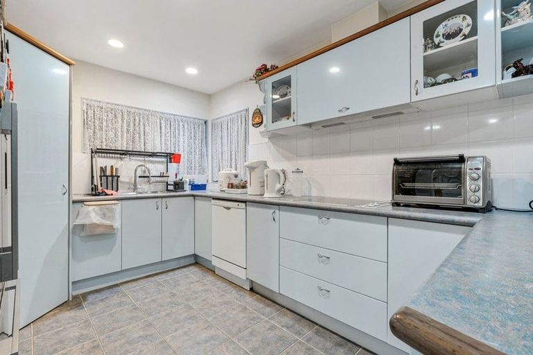 Photo of property in 17 Pelargonium Terrace, Goodwood Heights, Auckland, 2105