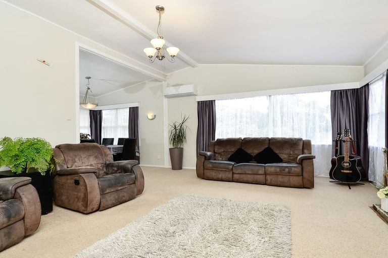 Photo of property in 41 School Road, Te Atatu South, Auckland, 0610