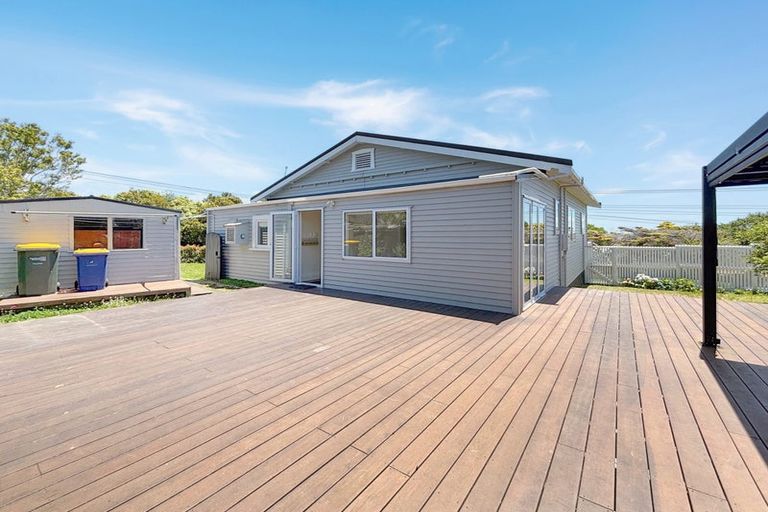 Photo of property in 21 Clayburn Road, Glen Eden, Auckland, 0602