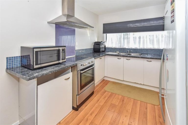 Photo of property in 2/33 Aeronautic Road, Takanini, 2112