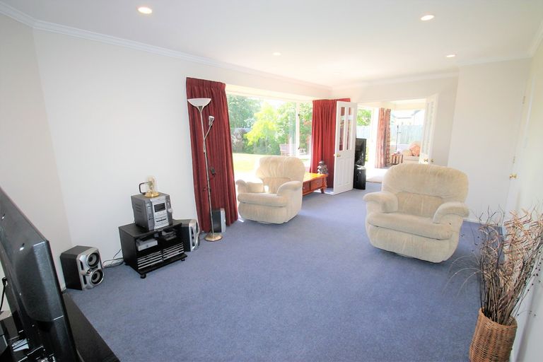 Photo of property in 17 Rowan Place, Mosgiel, 9024