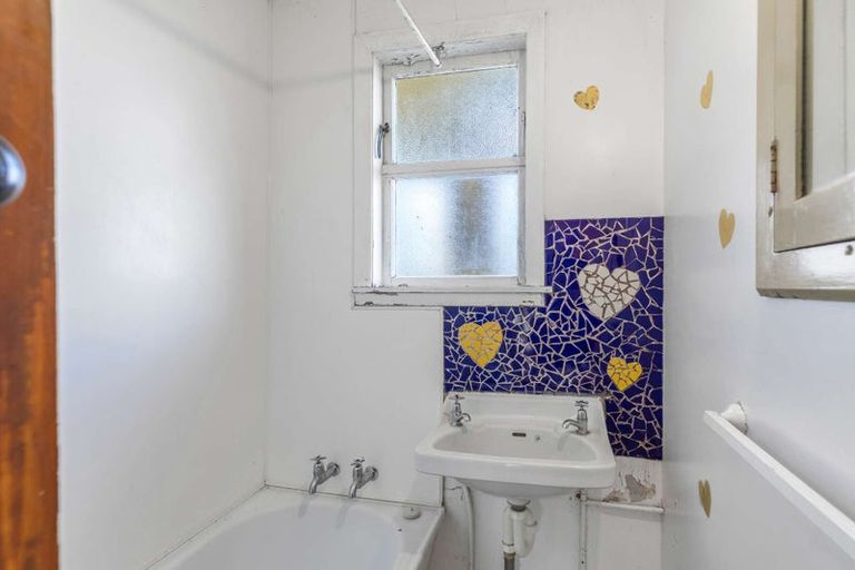 Photo of property in 616 Featherston Street, Roslyn, Palmerston North, 4414