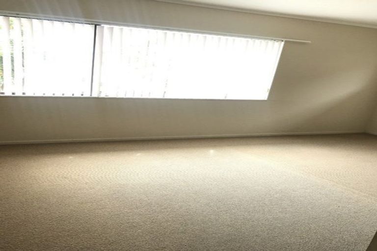 Photo of property in 1/1 Bass Street, West Harbour, Auckland, 0618