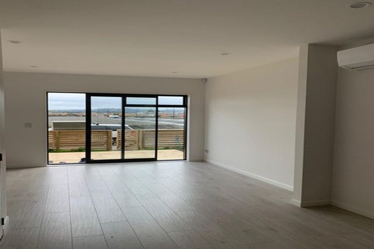 Photo of property in 42 Parahau Road, Papakura, 2110