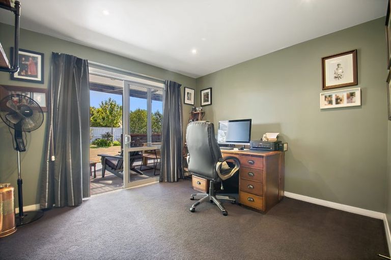 Photo of property in 25 Parsonage Road, Woodend, 7610