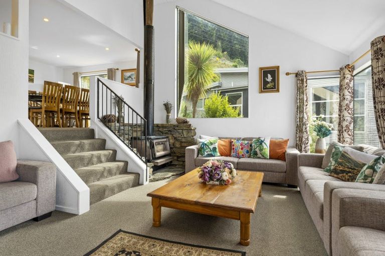 Photo of property in 24 Sainsbury Road, Fernhill, Queenstown, 9300