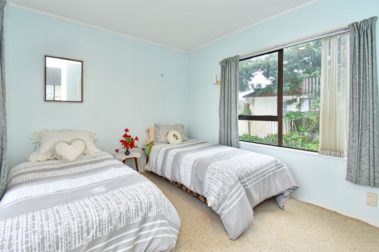 Photo of property in 47 Gossamer Drive, Pakuranga Heights, Auckland, 2010