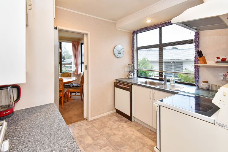 Photo of property in 47 Gossamer Drive, Pakuranga Heights, Auckland, 2010