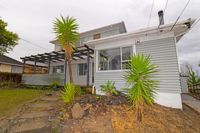 Photo of property in 207 Don Buck Road, Massey, Auckland, 0614