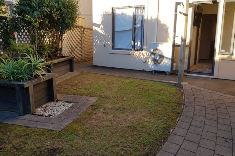 Photo of property in 14 Marina View, Paremata, Porirua, 5026