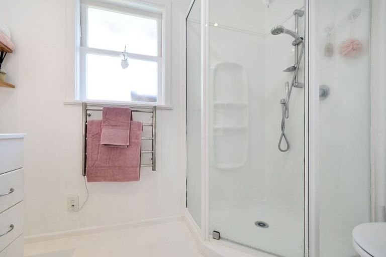 Photo of property in 1/13 Otakau Road, Milford, Auckland, 0620