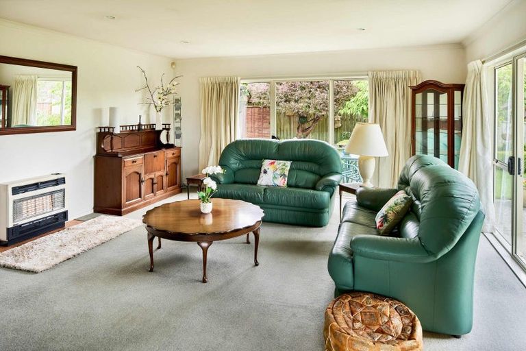 Photo of property in 98 Samwell Drive, Whitby, Porirua, 5024