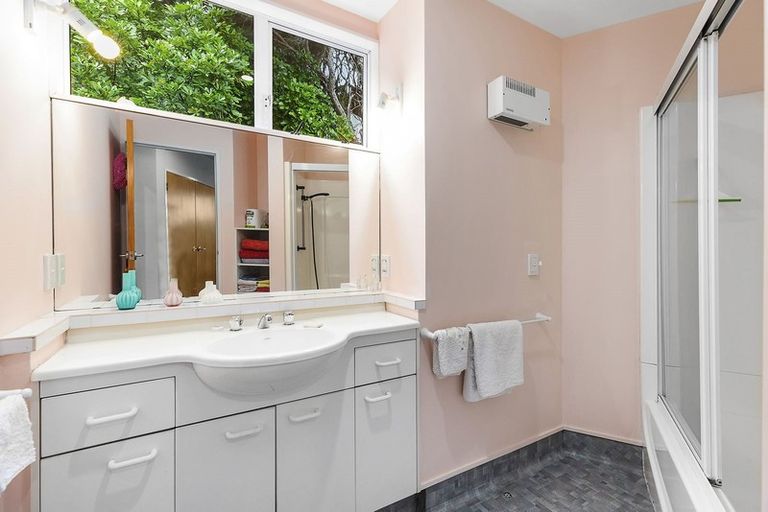 Photo of property in 32 Paremata Crescent, Paremata, Porirua, 5024