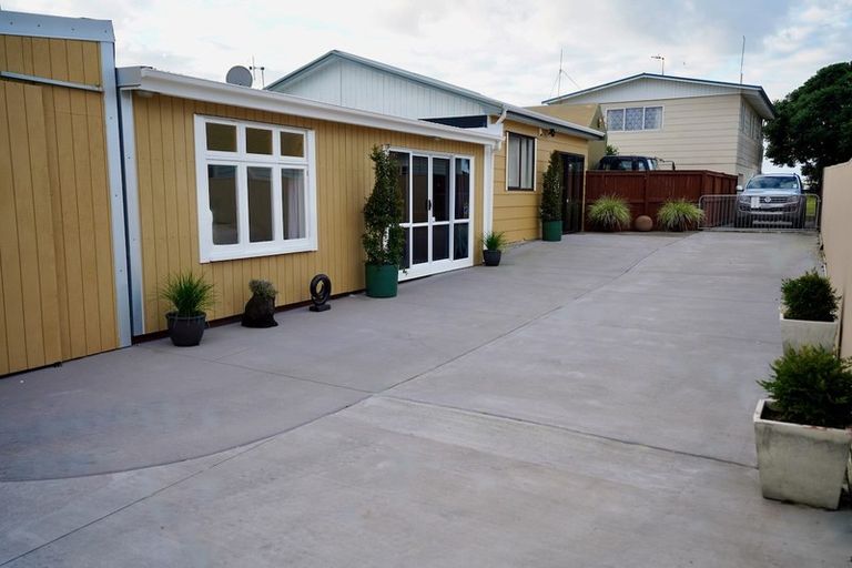 Photo of property in 828b Papamoa Beach Road, Papamoa Beach, Papamoa, 3118
