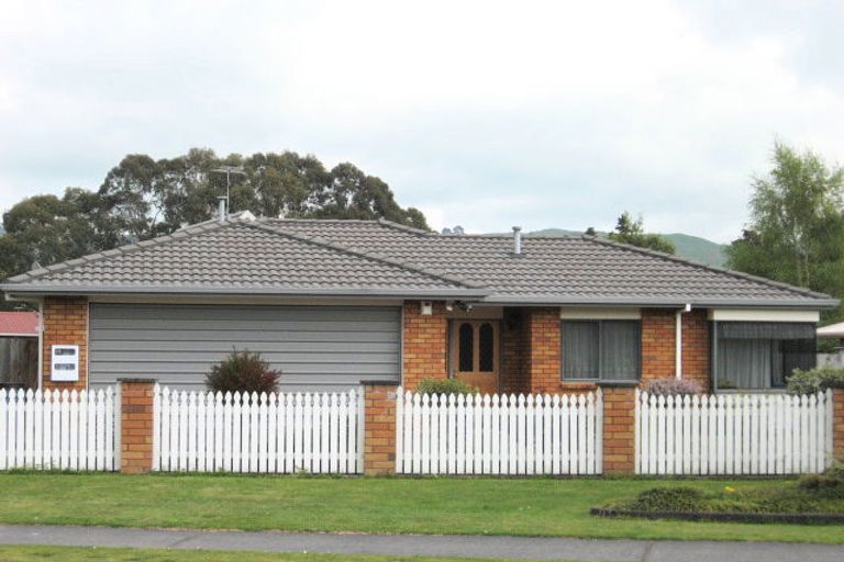 Photo of property in 8 Capricorn Place, Kawaha Point, Rotorua, 3010