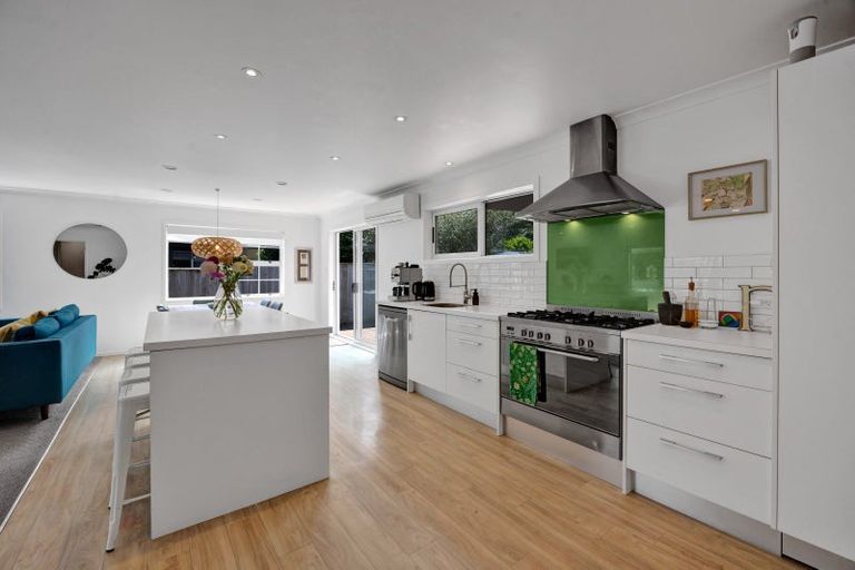 Photo of property in 8 Hussey Street, Oakura, 4314