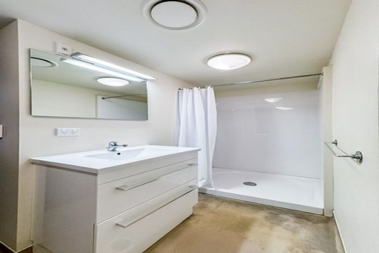 Photo of property in Sharella Living, 20 Glenmore Street, Thorndon, Wellington, 6011