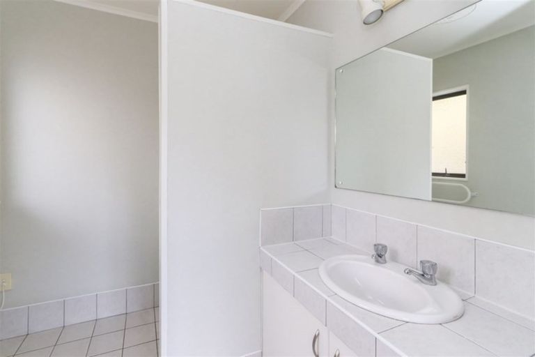 Photo of property in 16 Tainui Terrace, Inglewood, 4330