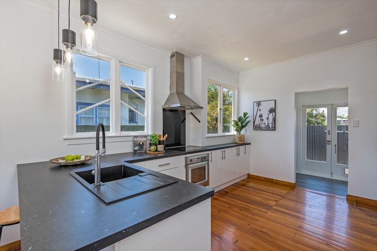 Photo of property in 14a Rewa Street, Takaro, Palmerston North, 4412