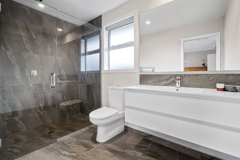 Photo of property in 34 Awatira Drive, Papamoa Beach, Papamoa, 3118