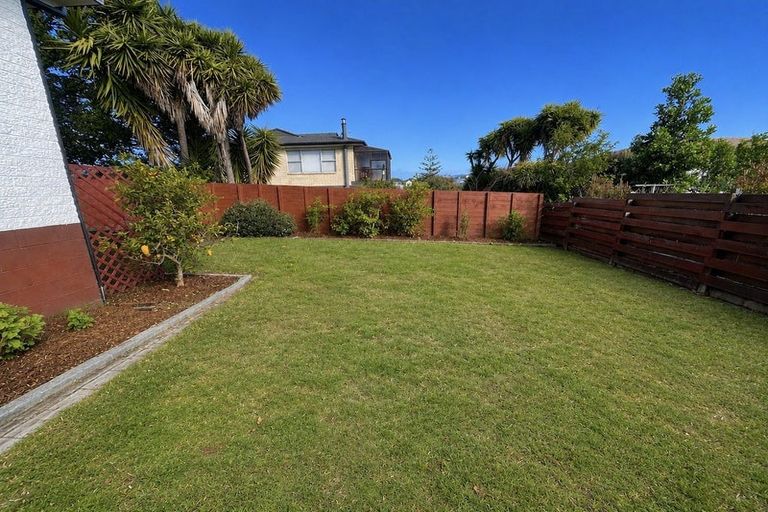 Photo of property in 3/191 Lake Road, Belmont, Auckland, 0622