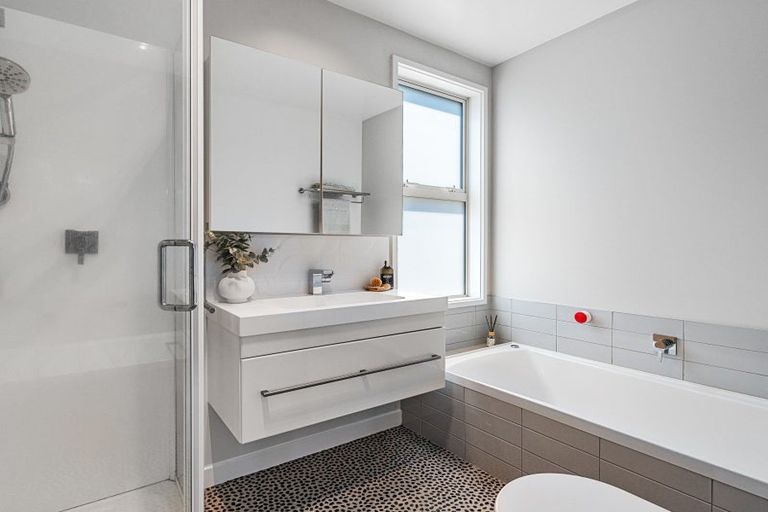 Photo of property in 18 Saint Pauls Drive, Brookfield, Tauranga, 3110