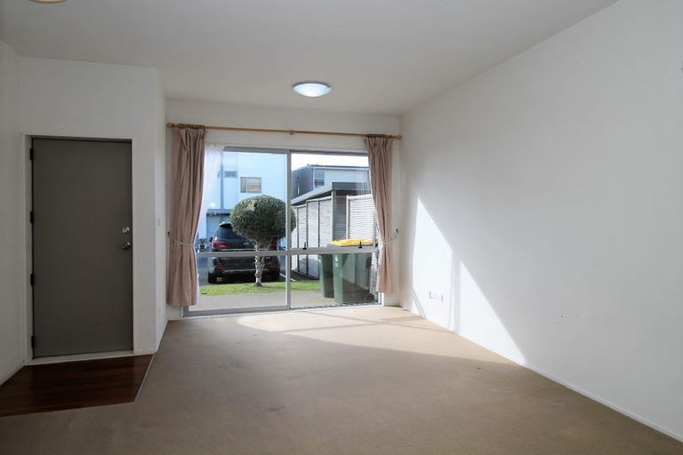 Photo of property in 2/7 Kelvin Hart Drive, East Tamaki, Auckland, 2013