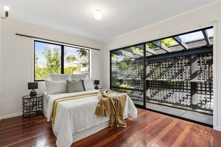 Photo of property in 10b Matipo Road, Mairangi Bay, Auckland, 0630