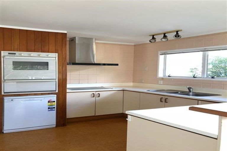 Photo of property in 24 Mirrabooka Avenue, Botany Downs, Auckland, 2010